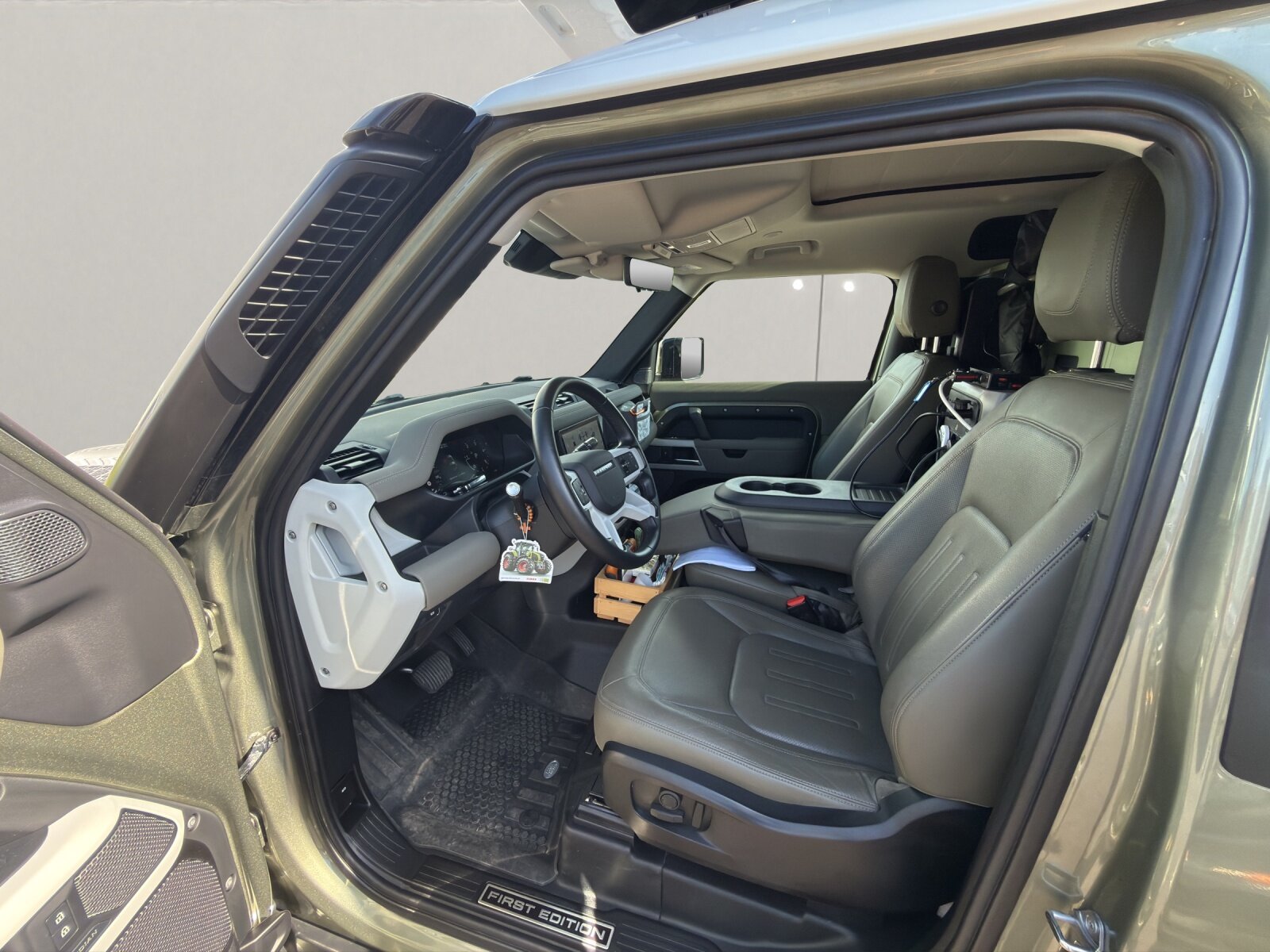 LAND ROVER Defender 90 3.0 D I6 250 First Edition, Mild-Hybrid Diesel/Electric, Second hand / Used, Automatic - 7