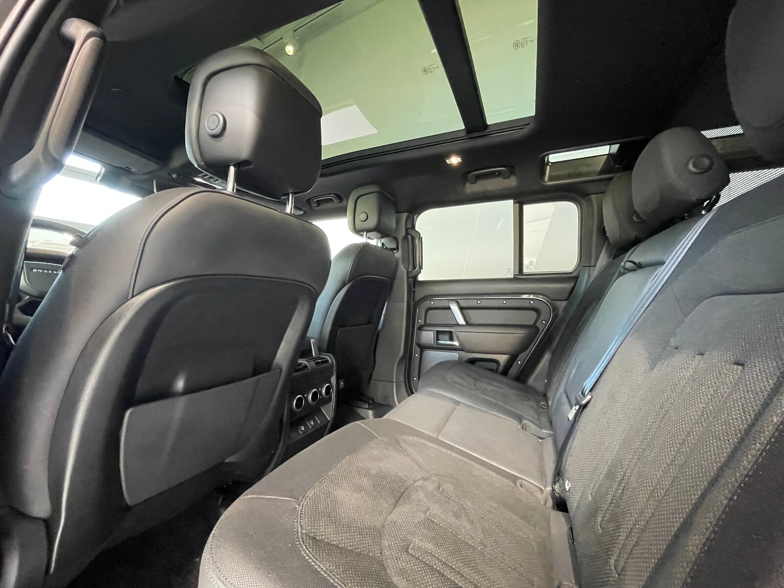 LAND ROVER Defender 110 525 V8 5.0 Carpathian Edition AT8, Essence, Occasion / Utilisé, Automatique - 7