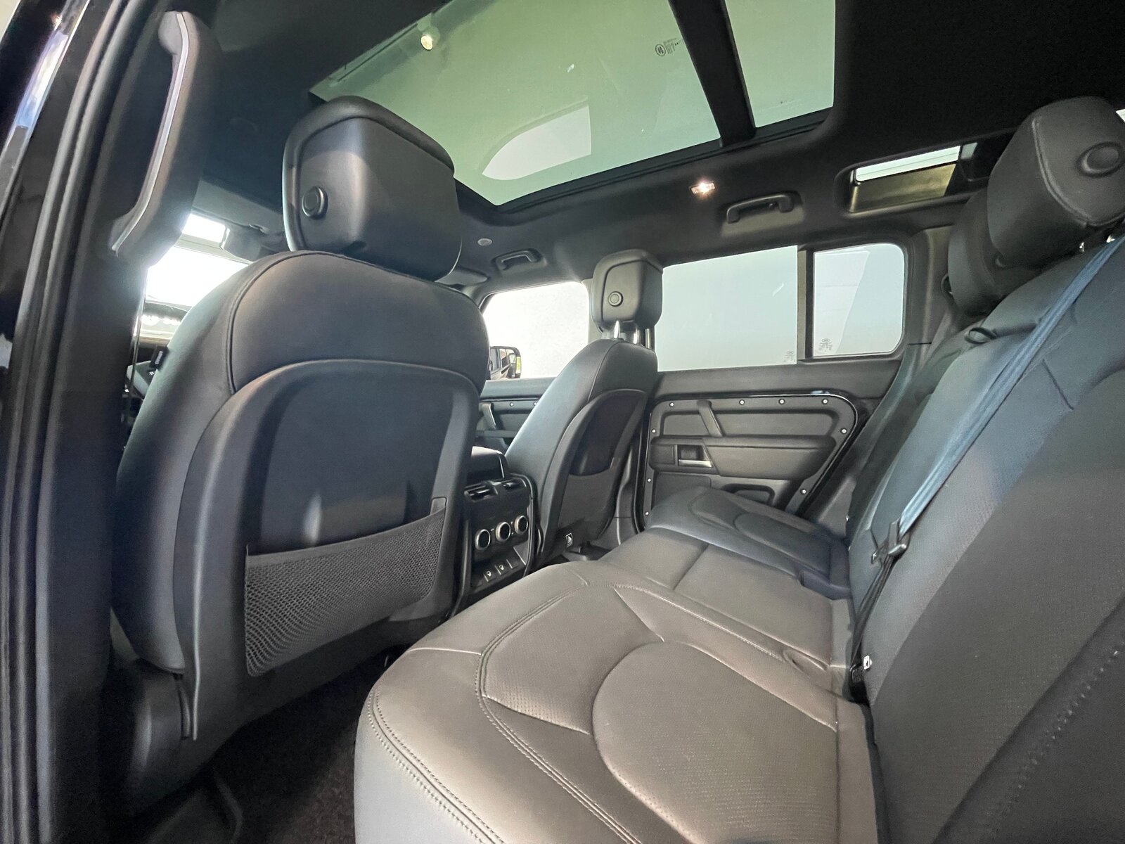 LAND ROVER Defender 110 425 V8 5.0 X AT8, Essence, Occasion / Utilisé, Automatique - 7