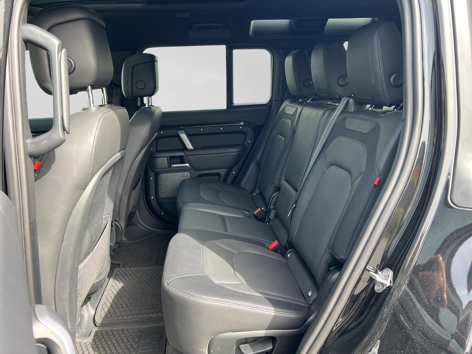 LAND ROVER Defender 110 3.0 D I6 300 X-Dynamic HSE, Mild-Hybrid Diesel/Electric, Second hand / Used, Automatic - 7