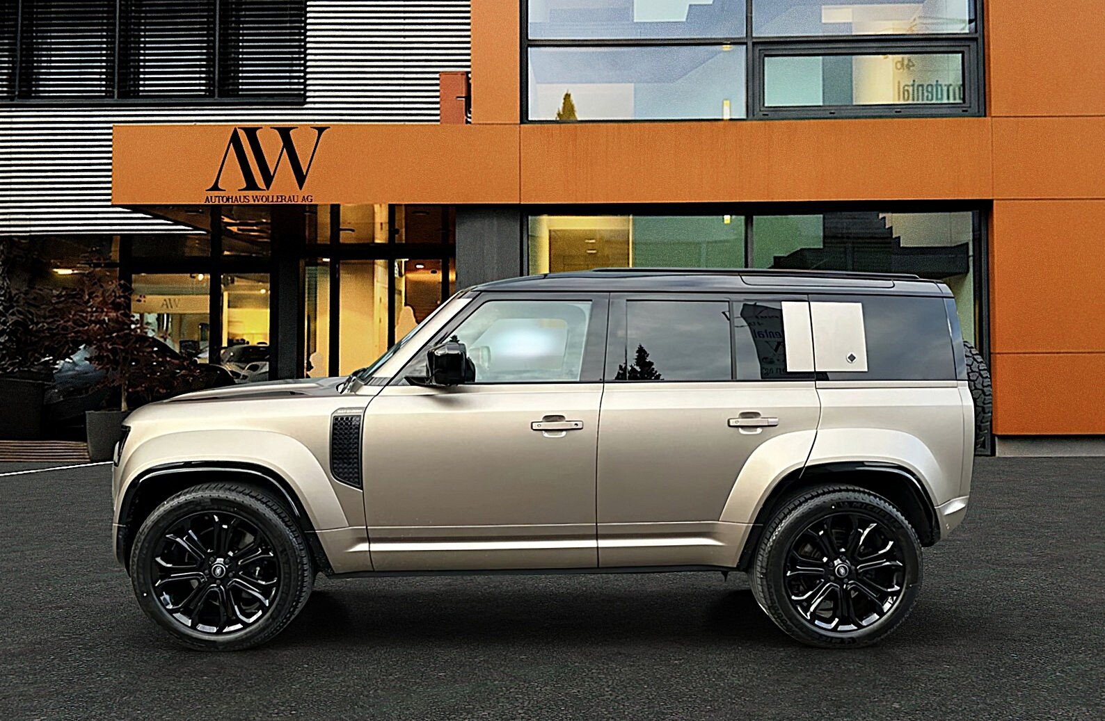 LAND ROVER Defender 110 4.4 V8 Octa / CH Auslieferung mit Gr