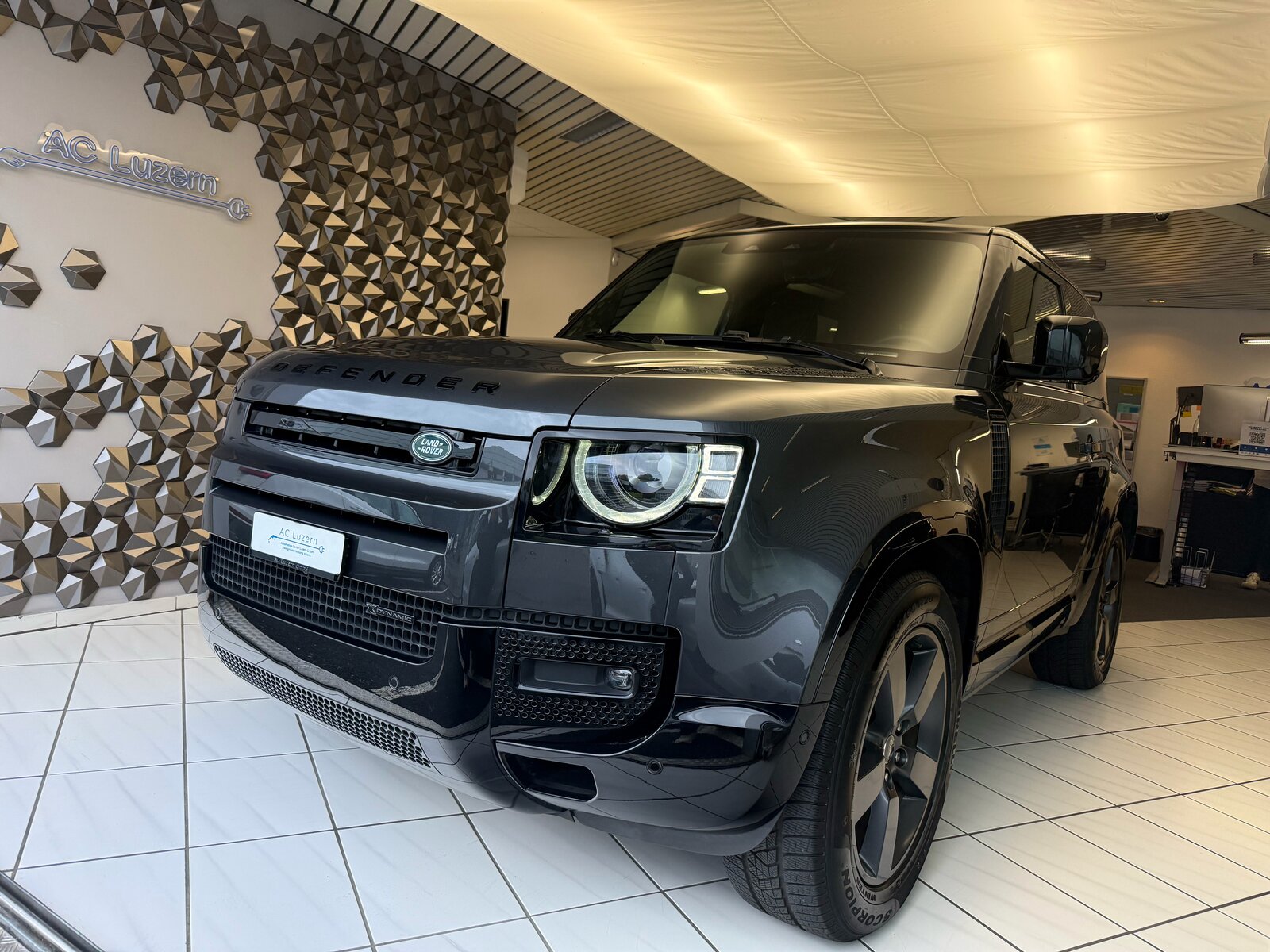 LAND ROVER Defender 90 3.0D I6 250 X-Dynamic HSE AT8