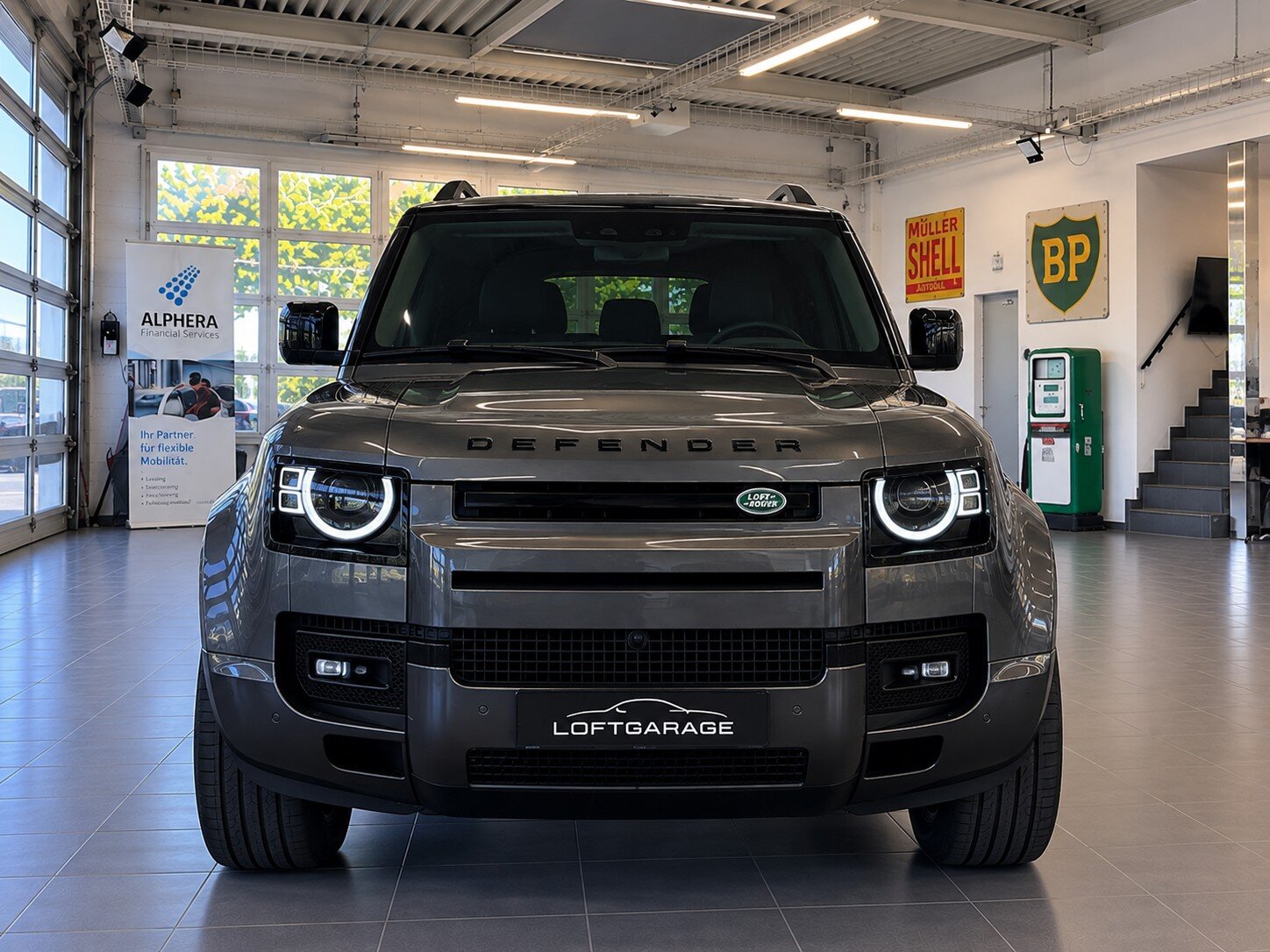 LAND ROVER Defender 110 425 V8 5.0 X AT8 4X4 426PS + Werksgarantie 03.