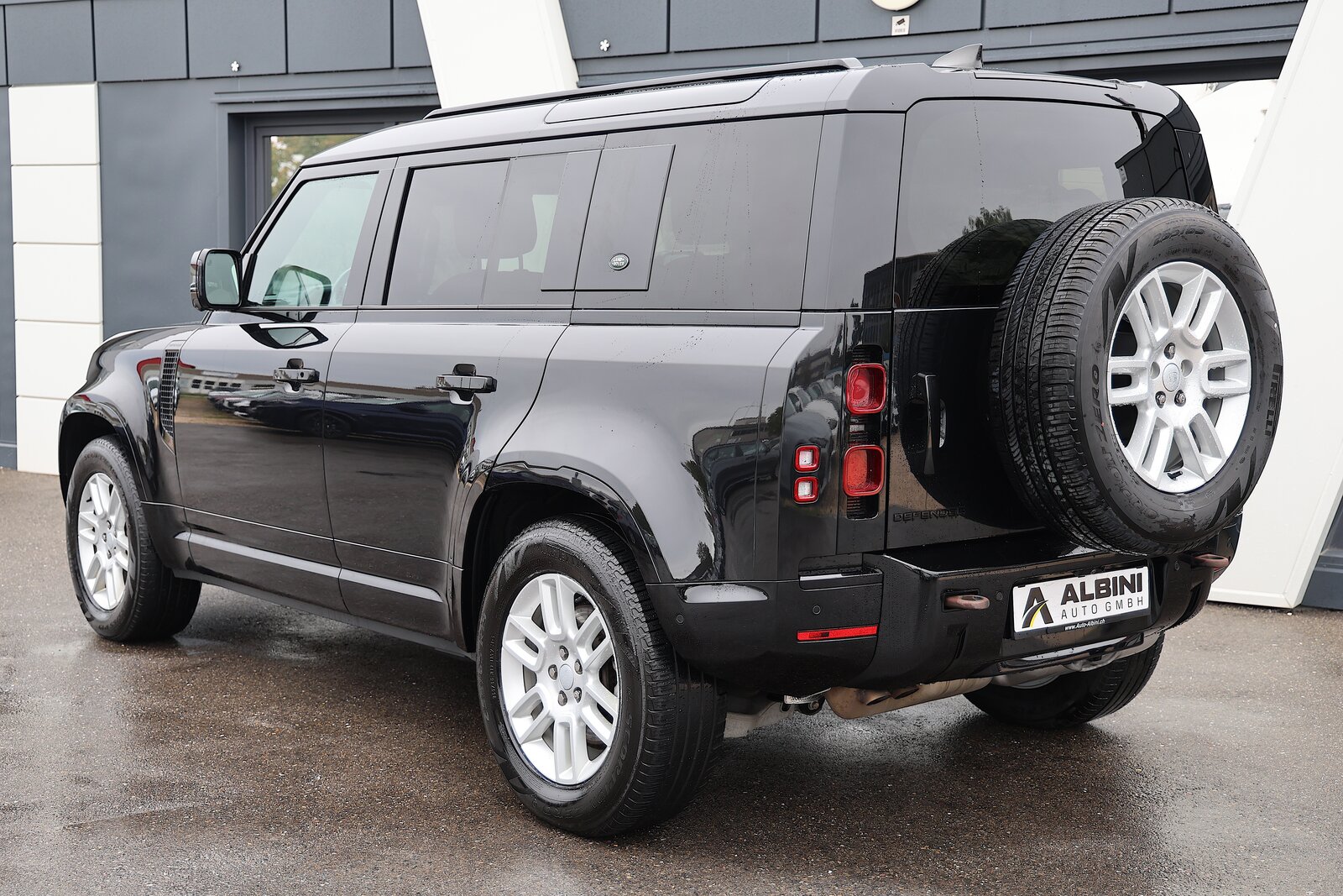LAND ROVER Defender 110 3.0 D I6 300 X-Dynamic HSE, Mild-Hybrid Diesel/Elektro, Occasion / Gebraucht, Automatik - 4
