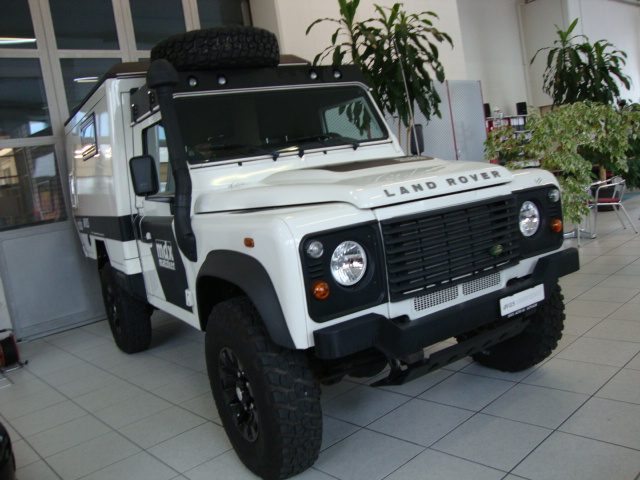 LAND ROVER Defender 110 2.4 TD4 MDX Avus Performance, Diesel, Second hand / Used, Manual - 2