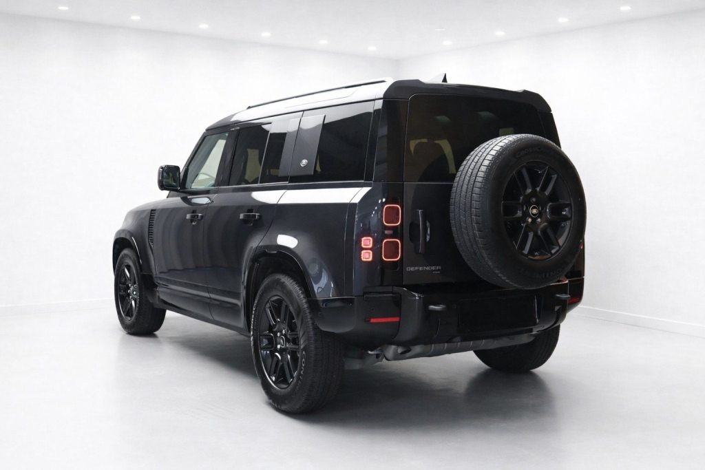 LAND ROVER DEFENDER 3.0 I6 X-Dynamic S, Mild-Hybrid Petrol/Electric, Second hand / Used, Automatic - 2
