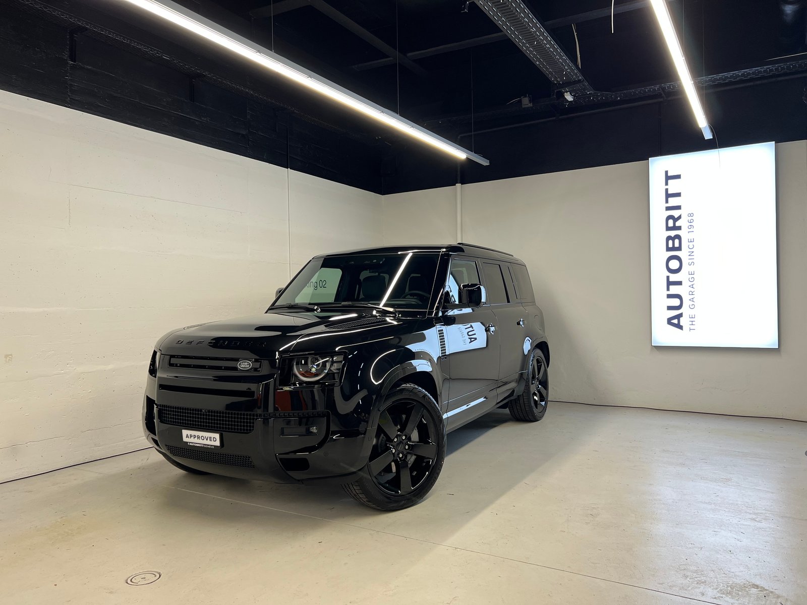 LAND ROVER Defender 110 2.0 P300e X-Dynamic HSE