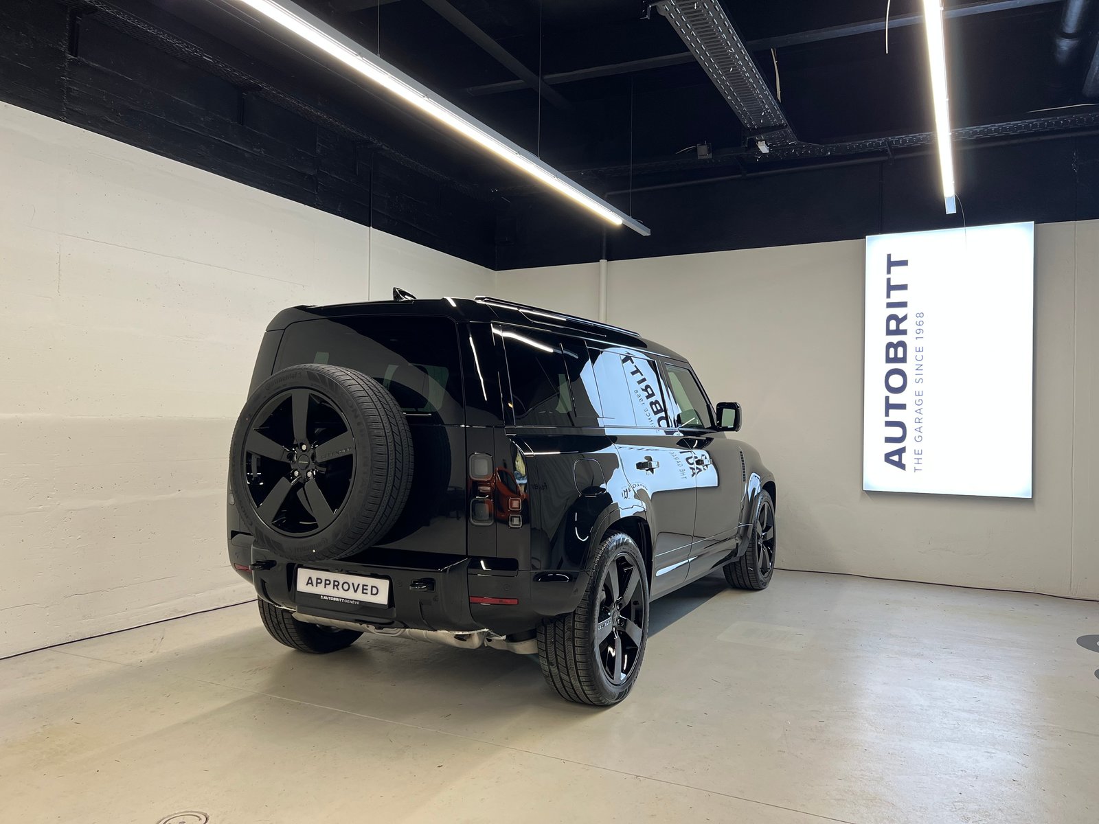 LAND ROVER Defender 110 2.0 P300e X-Dynamic HSE, Plug-in-Hybrid Benzin/Elektro, Vorführwagen, Automatik - 2