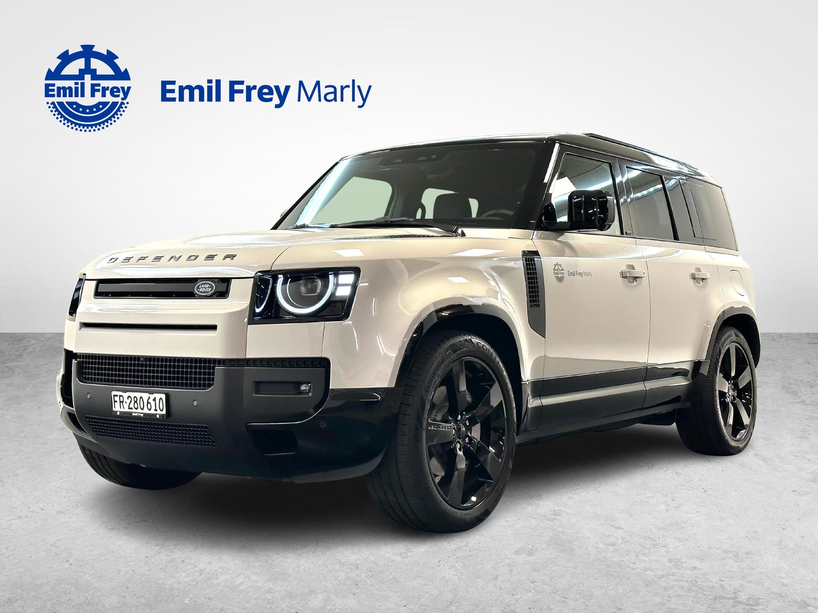 LAND ROVER Defender 110 2.0 P300e X-Dynamic SE