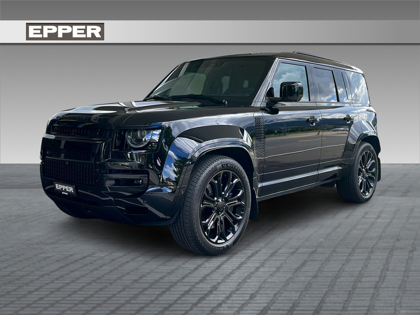 LAND ROVER Defender 110 4.4 V8 Octa Black
