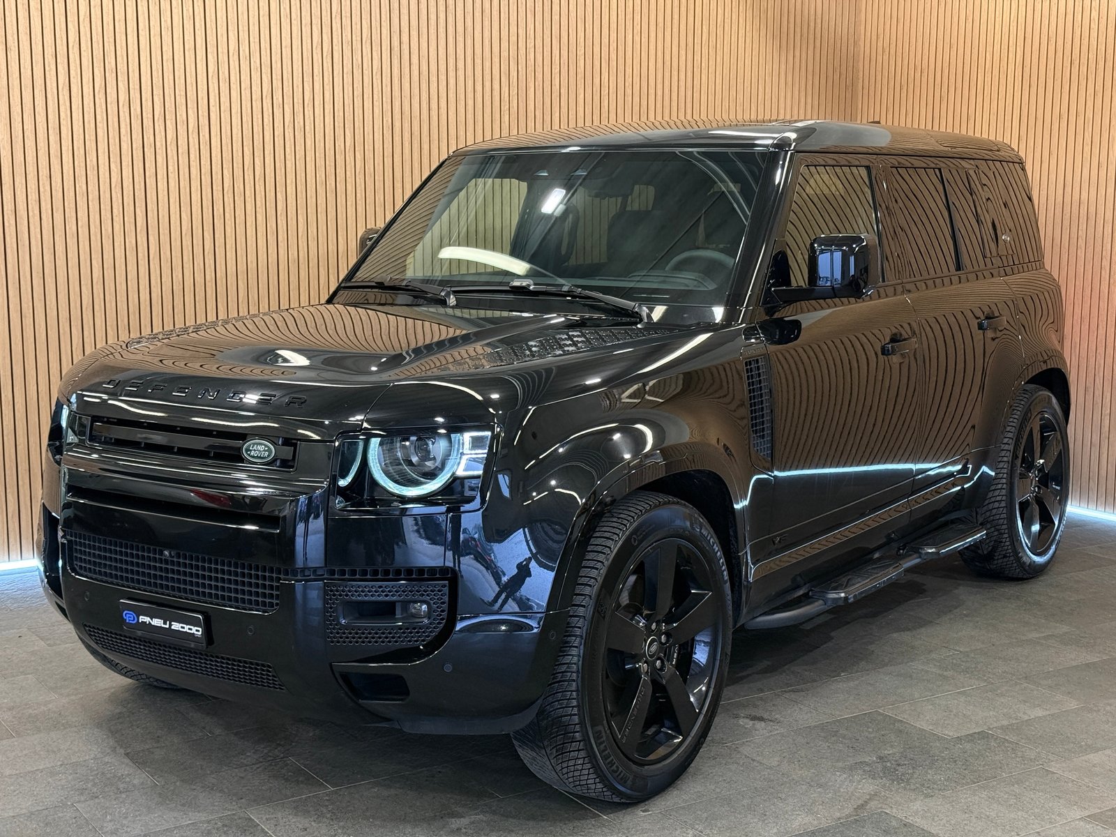 LAND ROVER Defender 110 525 V8 5.0 AT8