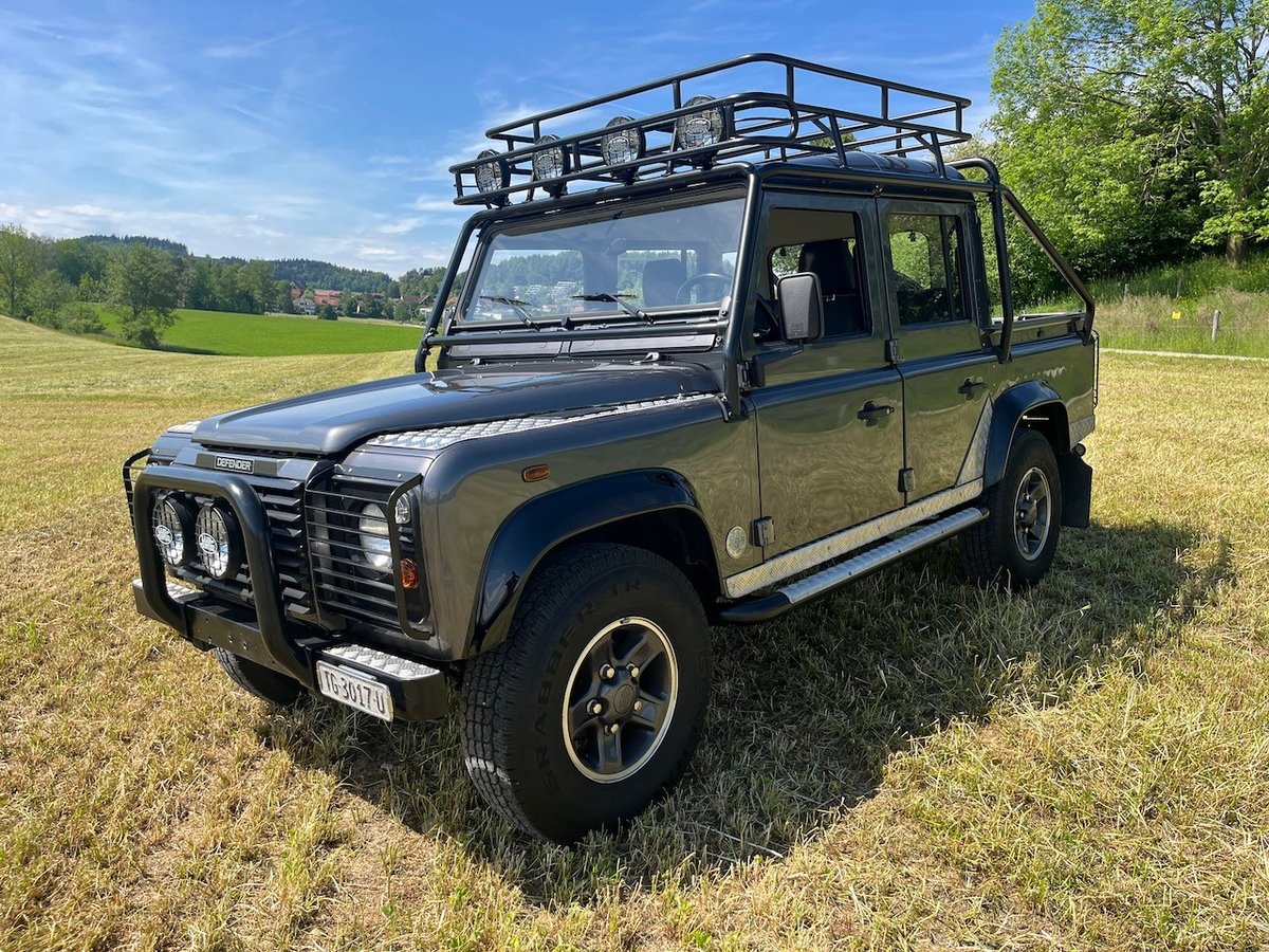 LAND ROVER Defender 110 2.5 Td5 Tomb Raider Lara Croft