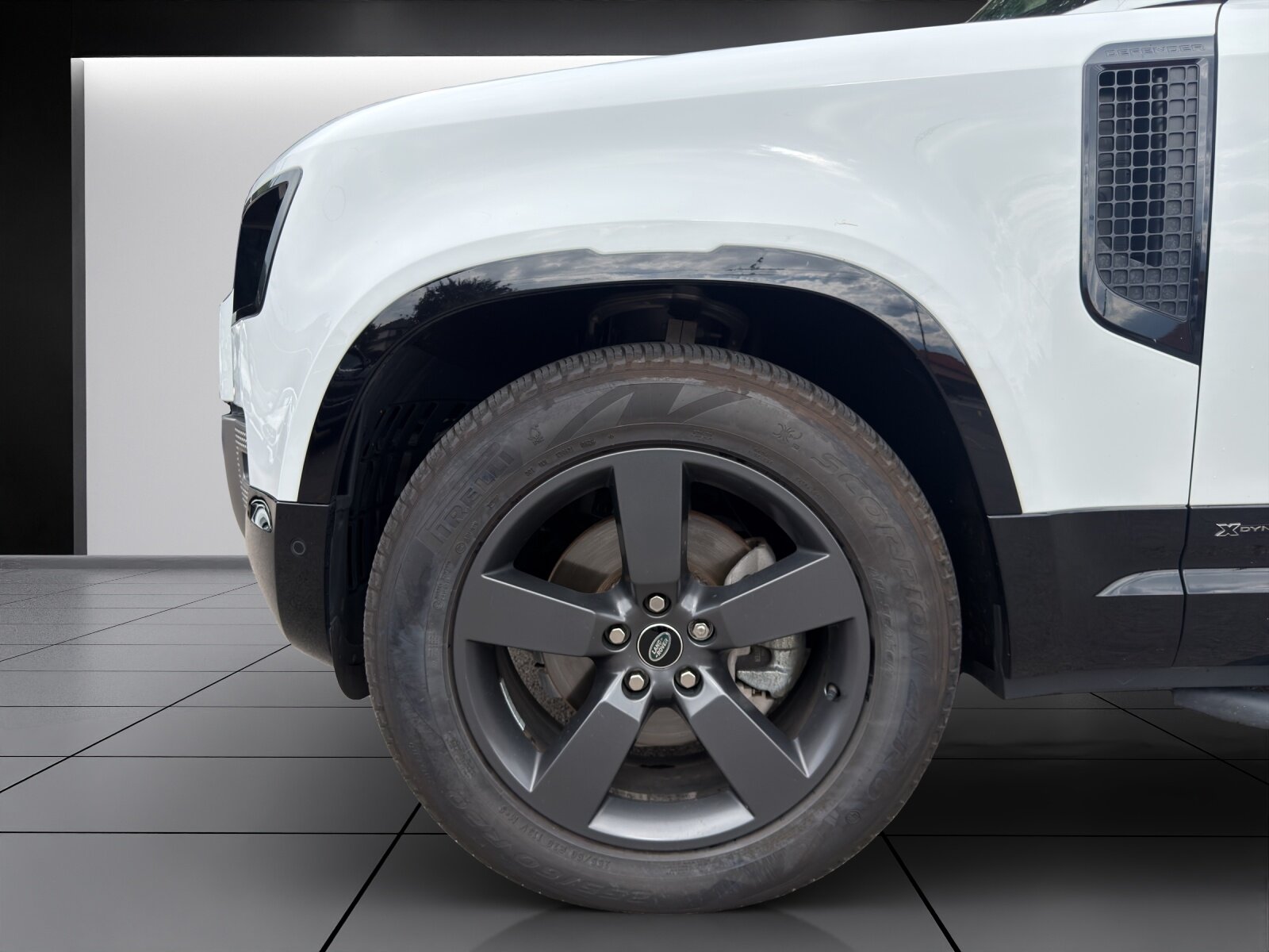 LAND ROVER Defender90P300Si4 X-D SE, Essence, Occasion / Utilisé, Automatique - 7