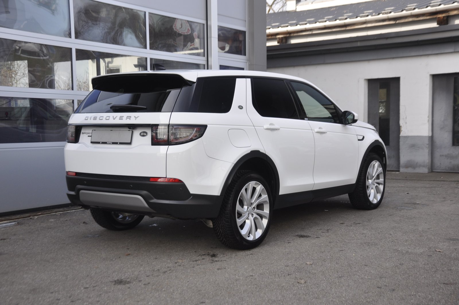 LAND ROVER Discovery Sport P300e 1.5 PHEV AT8 AWD, Plug-in-Hybrid Benzin/Elektro, Occasion / Gebraucht, Automatik - 3