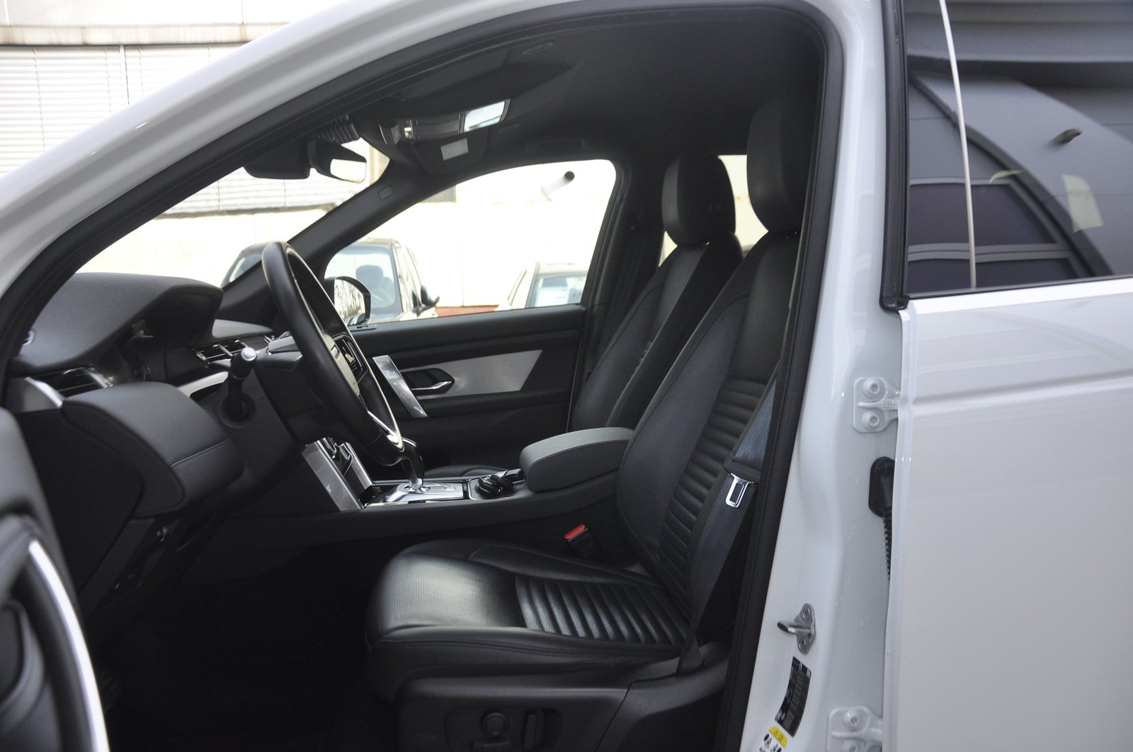 LAND ROVER Discovery Sport P300e 1.5 PHEV AT8 AWD, Plug-in-Hybrid Benzin/Elektro, Occasion / Gebraucht, Automatik - 4