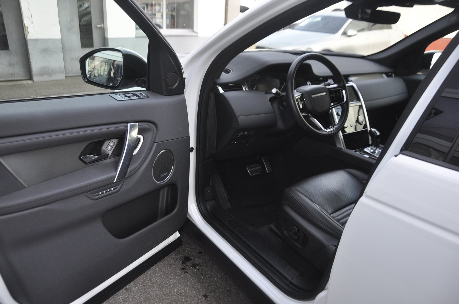 LAND ROVER Discovery Sport P300e 1.5 PHEV AT8 AWD, Plug-in-Hybrid Benzin/Elektro, Occasion / Gebraucht, Automatik - 5