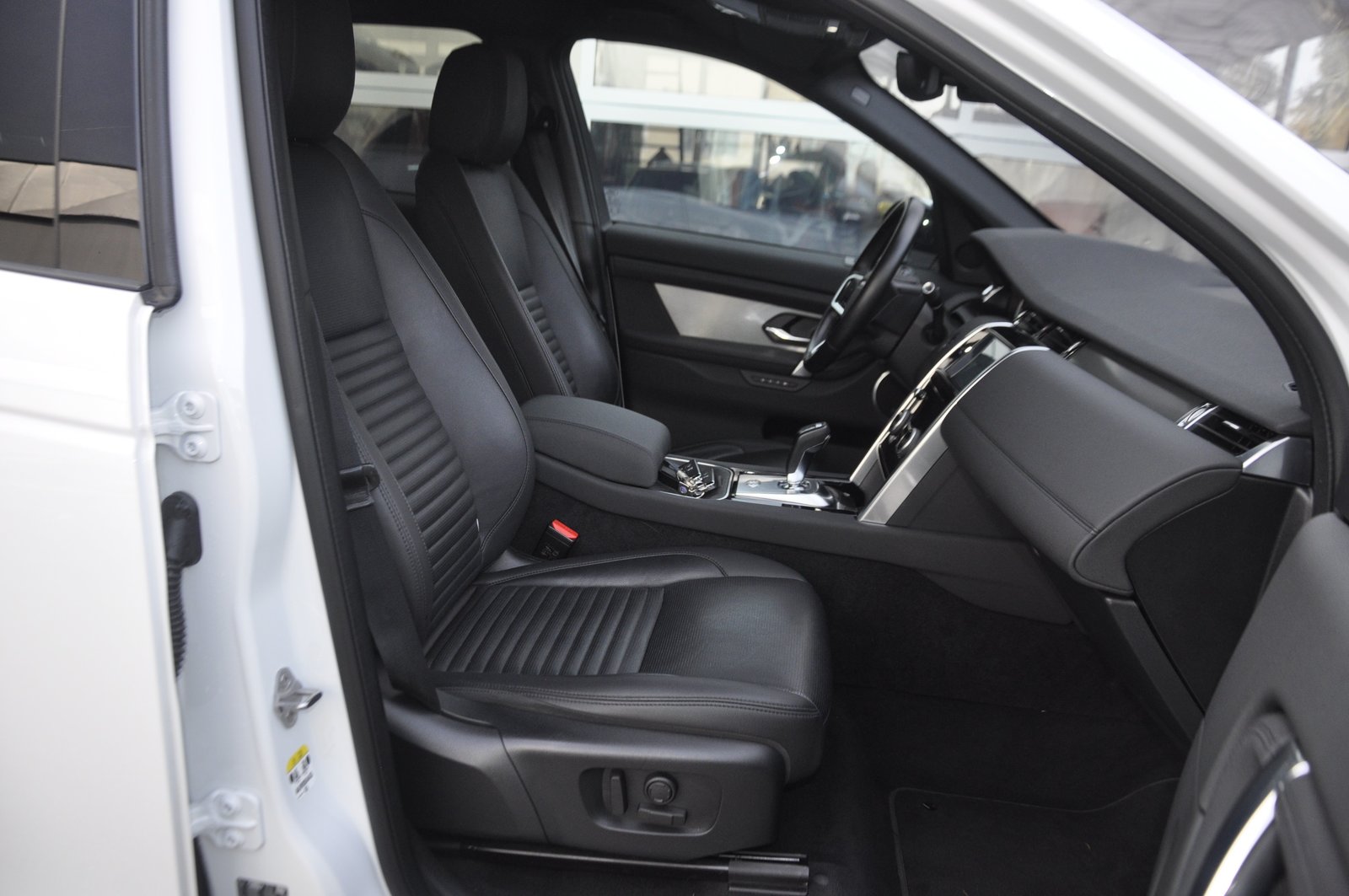 LAND ROVER Discovery Sport P300e 1.5 PHEV AT8 AWD, Plug-in-Hybrid Benzin/Elektro, Occasion / Gebraucht, Automatik - 7
