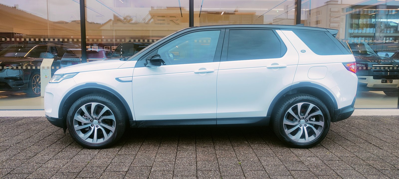 LAND ROVER Discovery Sport P300e 1.5 PHEV SE AT8, Plug-in-Hybrid Benzin/Elektro, Occasion / Gebraucht, Automatik - 2