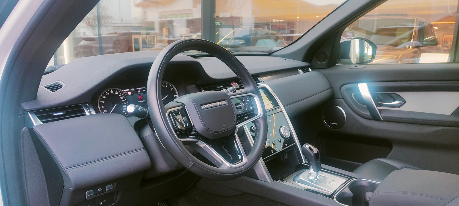 LAND ROVER Discovery Sport P300e 1.5 PHEV SE AT8, Plug-in-Hybrid Benzin/Elektro, Occasion / Gebraucht, Automatik - 6