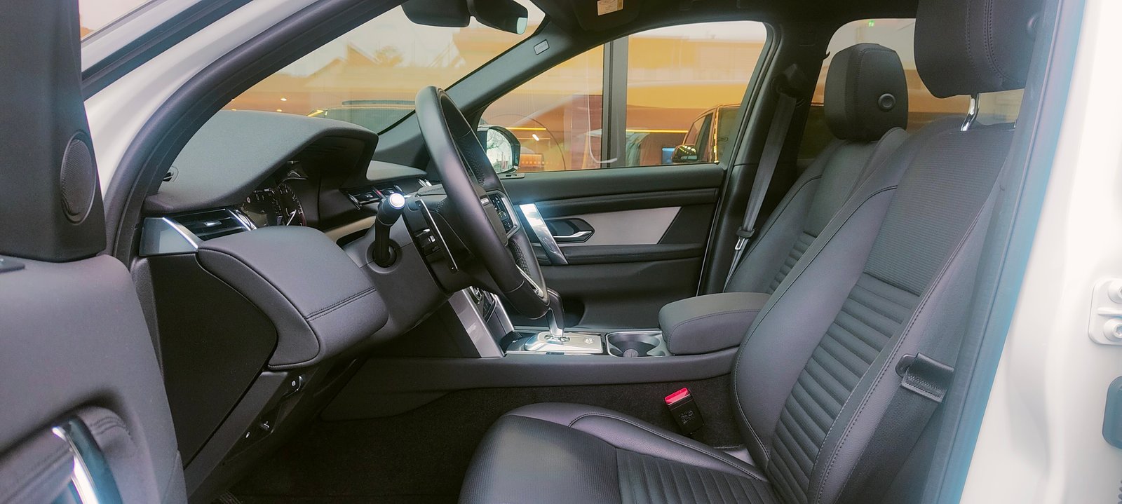 LAND ROVER Discovery Sport P300e 1.5 PHEV SE AT8, Plug-in-Hybrid Benzin/Elektro, Occasion / Gebraucht, Automatik - 7