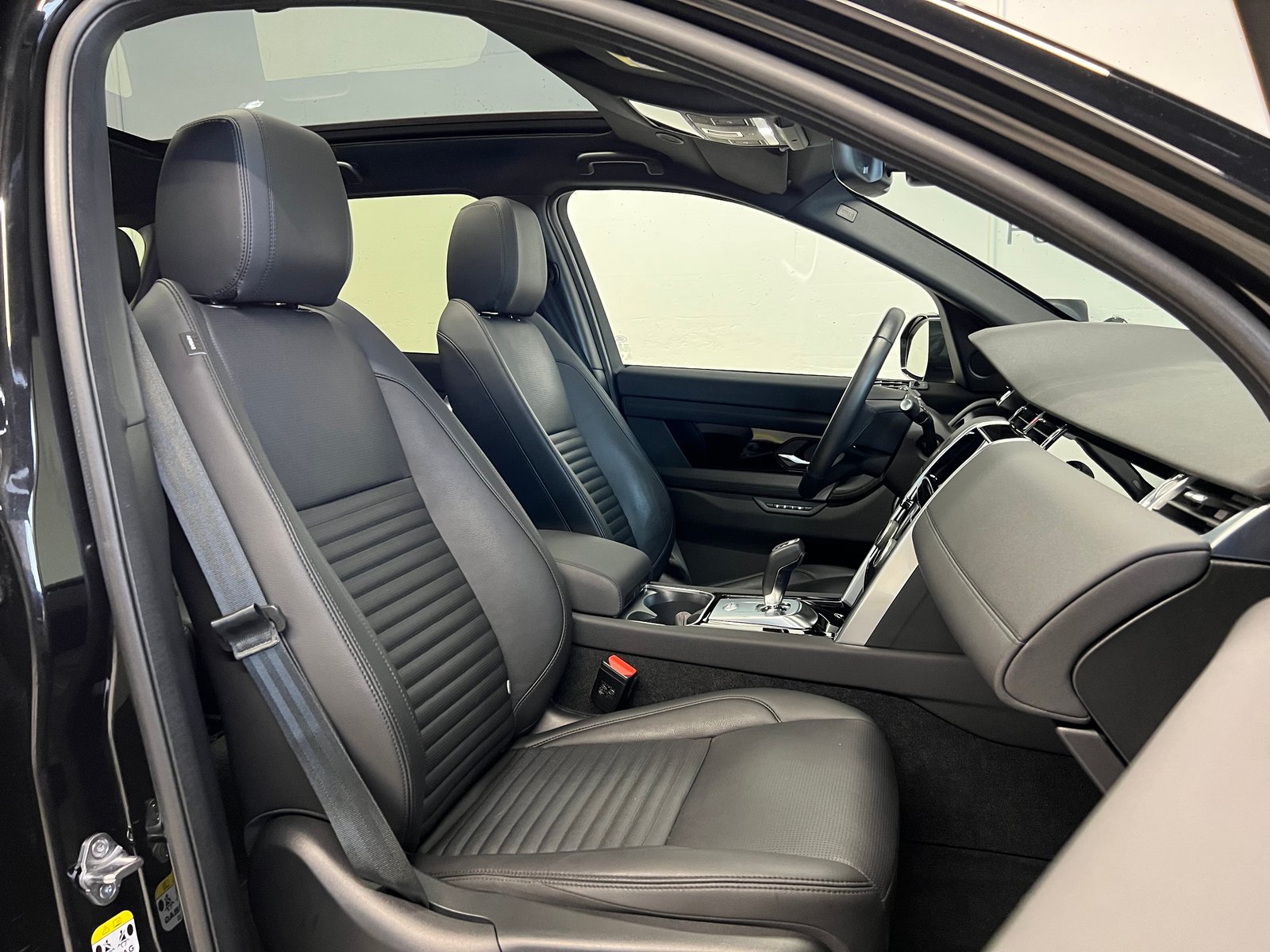 LAND ROVER Discovery Sport 1.5 T 300e SE, Hybride Rechargeable Essence/Électricité, Occasion / Utilisé, Automatique - 6