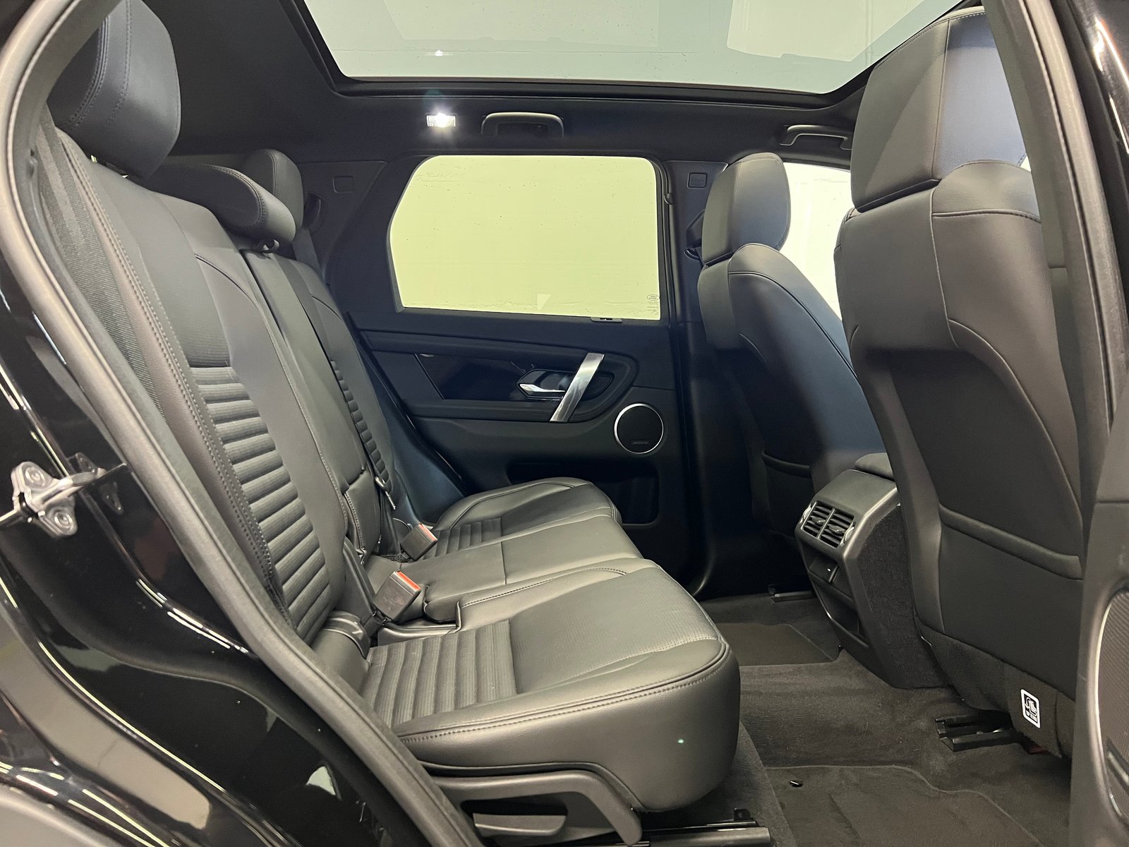 LAND ROVER Discovery Sport 1.5 T 300e SE, Hybride Rechargeable Essence/Électricité, Occasion / Utilisé, Automatique - 7