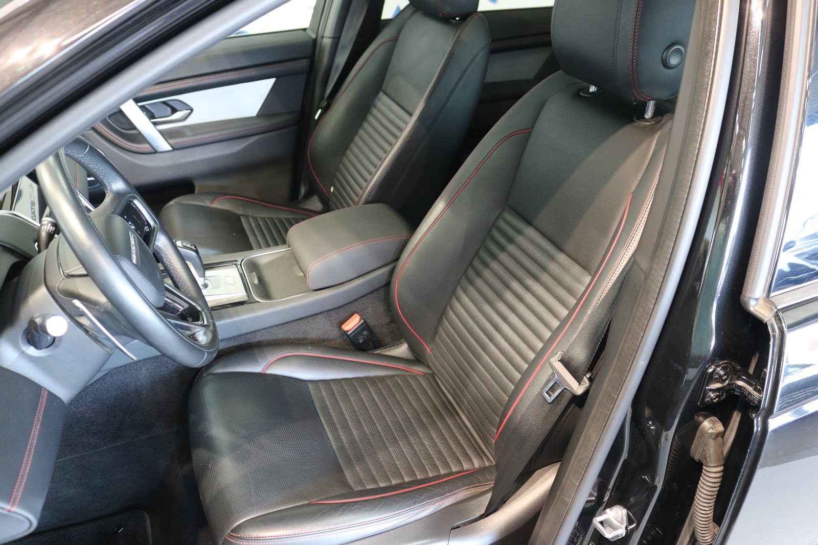 LAND ROVER Discovery Sport R Dyn P250 2.0 Si4 MHEV S AT9, Mild-Hybrid Benzin/Elektro, Occasion / Gebraucht, Automatik - 6