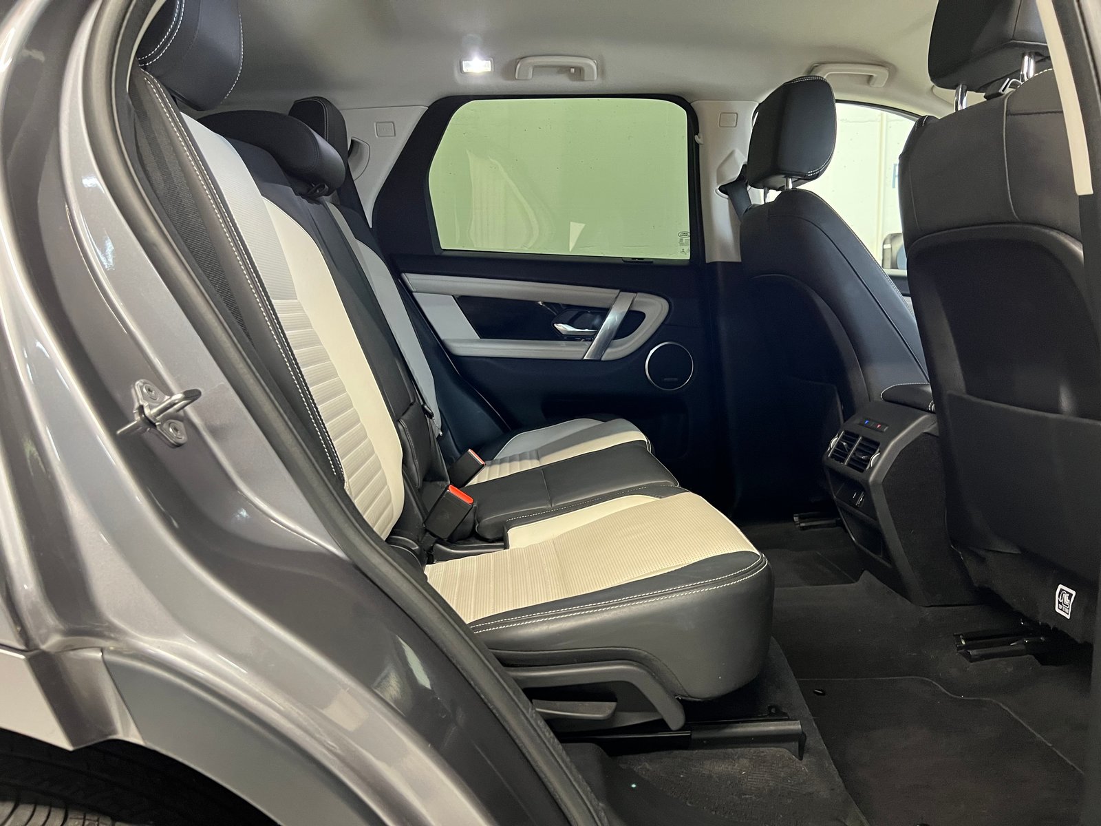 LAND ROVER Discovery Sport 1.5 T 300e R-Dynamic HSE, Plug-in-Hybrid Benzin/Elektro, Occasion / Gebraucht, Automatik - 6