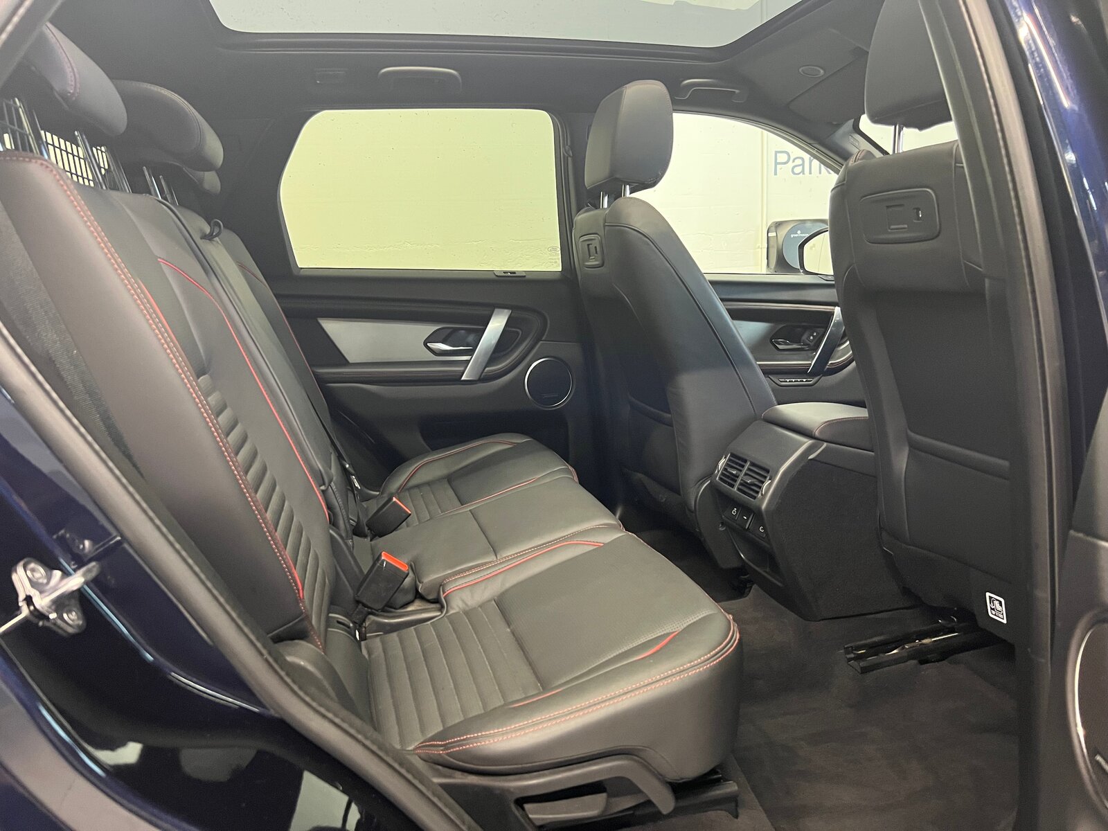 LAND ROVER Discovery Sport 1.5 T 300e R-Dynamic HSE, Hybride Rechargeable Essence/Électricité, Occasion / Utilisé, Automatique - 7