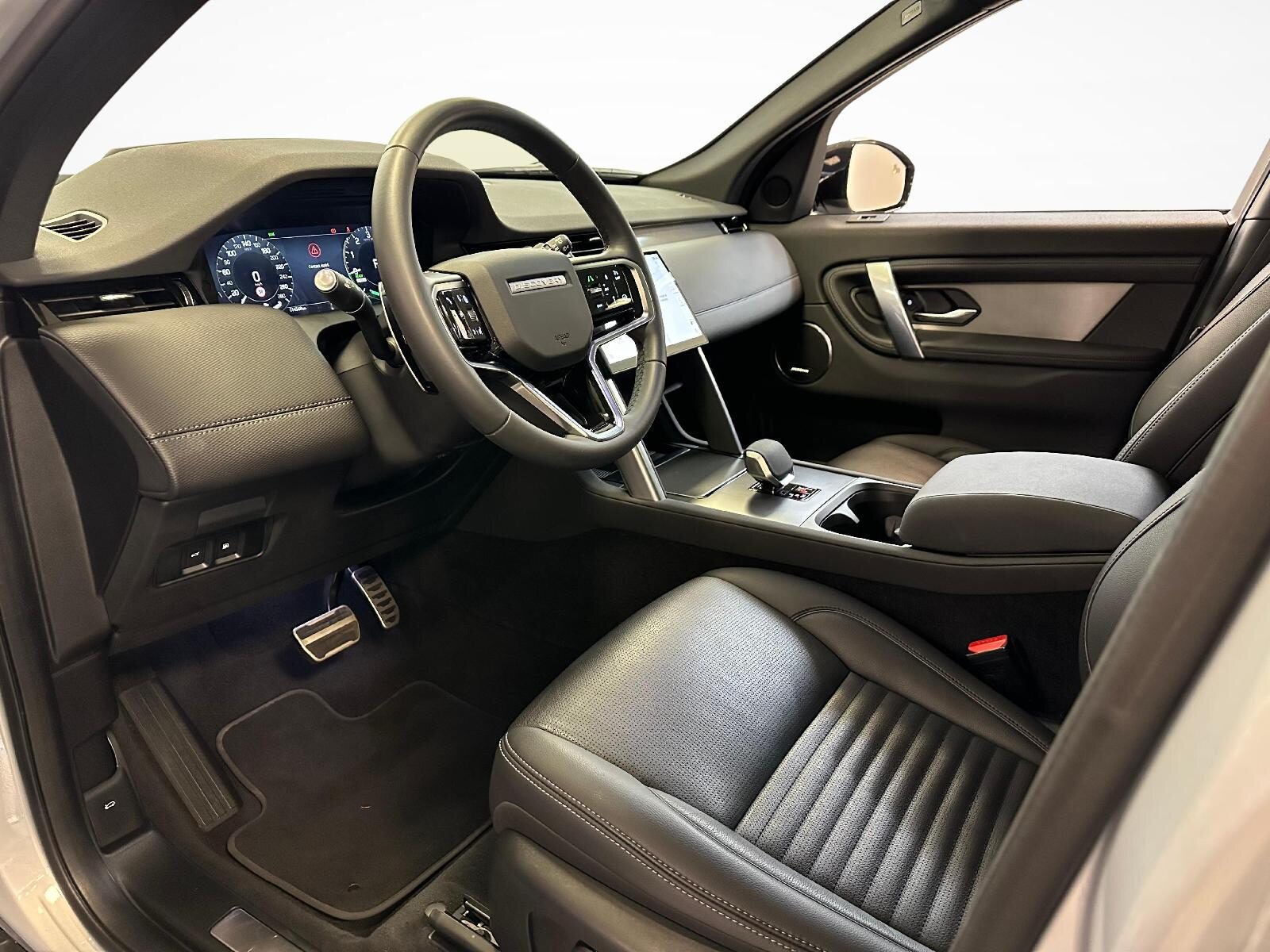 LAND ROVER Discovery Sport 1.5 T 270e Dynamic SE, Plug-in-Hybrid Petrol/Electric, Second hand / Used, Automatic - 4