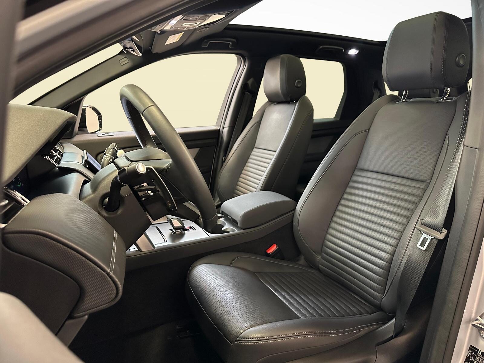 LAND ROVER Discovery Sport 1.5 T 270e Dynamic SE, Plug-in-Hybrid Petrol/Electric, Second hand / Used, Automatic - 5