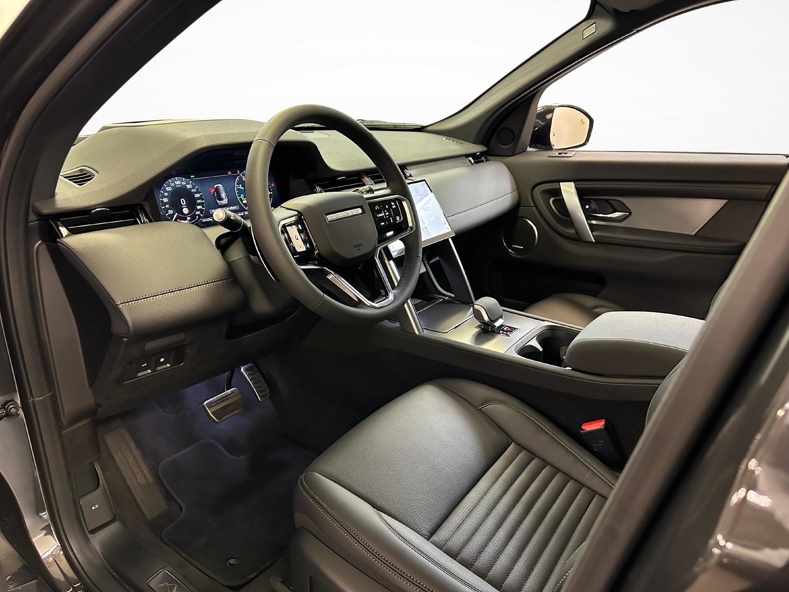 LAND ROVER Discovery Sport 1.5 T 270e Landmark, Plug-in-Hybrid Petrol/Electric, Ex-demonstrator, Automatic - 4