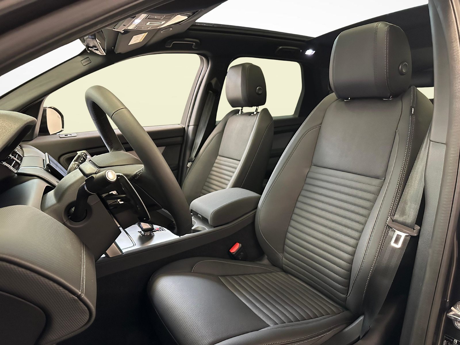 LAND ROVER Discovery Sport 1.5 T 270e Landmark, Plug-in-Hybrid Petrol/Electric, Ex-demonstrator, Automatic - 5