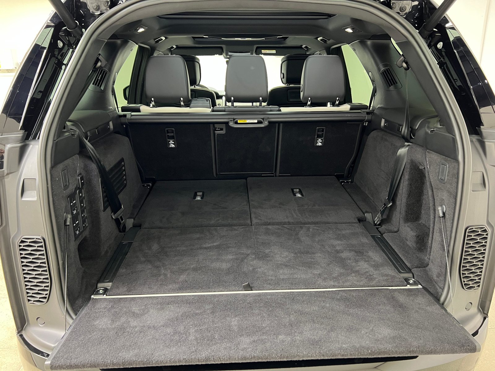 LAND ROVER Discovery 3.0 D I6 300 Metropolitan Edition / Jetzt mit attr, Hybride Léger Diesel/Électricité, Occasion / Utilisé, Automatique - 7