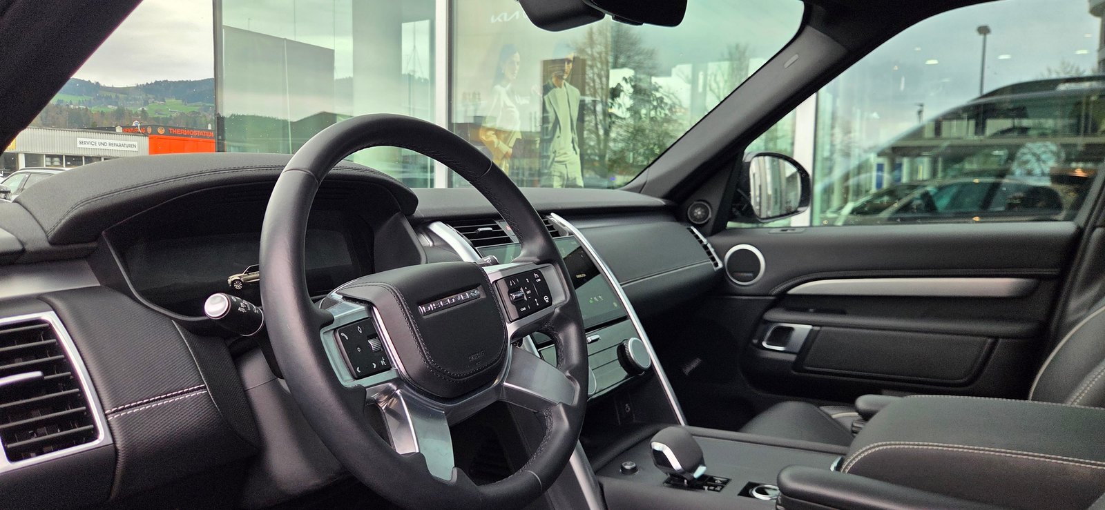 LAND ROVER Discovery 3.0D I6 300 R-Dynamic SE AWD Automatic, Diesel, Occasion / Utilisé, Automatique - 4