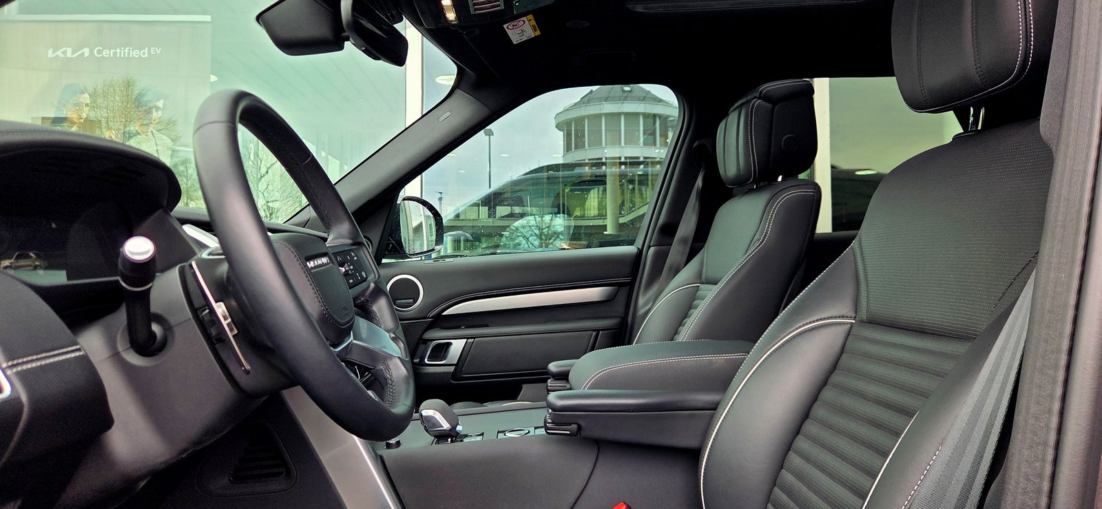 LAND ROVER Discovery 3.0D I6 300 R-Dynamic SE AWD Automatic, Diesel, Occasion / Utilisé, Automatique - 5