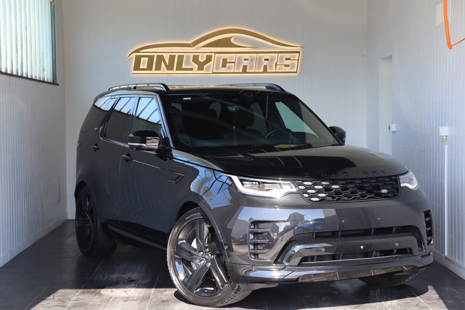 LAND ROVER Discovery 3.0D I6 300 R-Dynamic HSE AWD Automatic