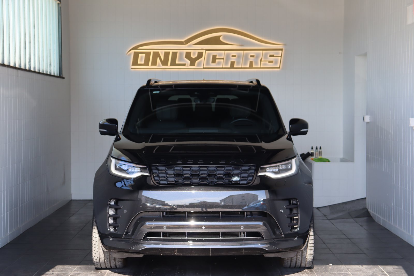 LAND ROVER Discovery 3.0D I6 300 R-Dynamic HSE AWD Automatic, Diesel, Second hand / Used, Automatic - 2