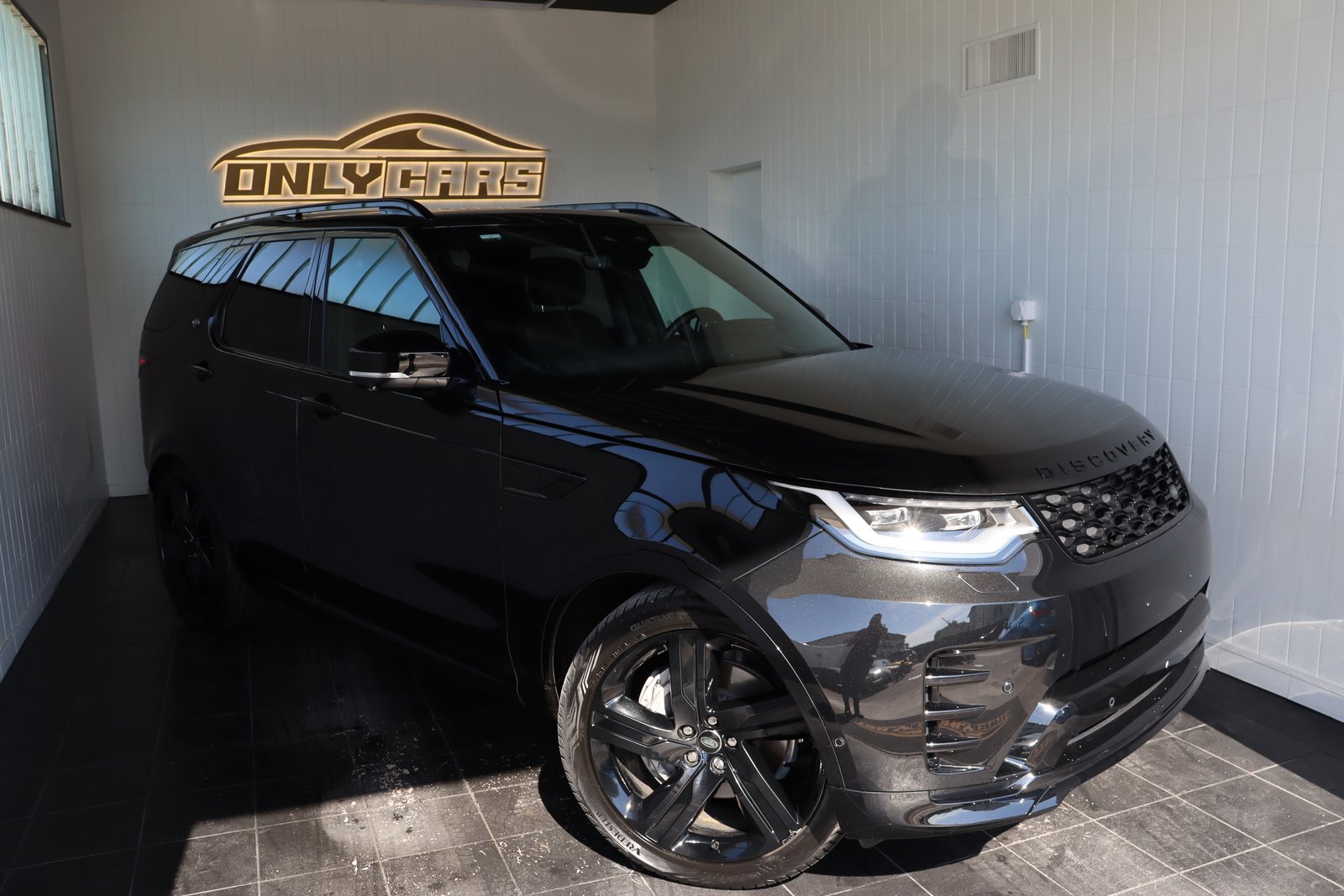 LAND ROVER Discovery 3.0D I6 300 R-Dynamic HSE AWD Automatic, Diesel, Second hand / Used, Automatic - 5