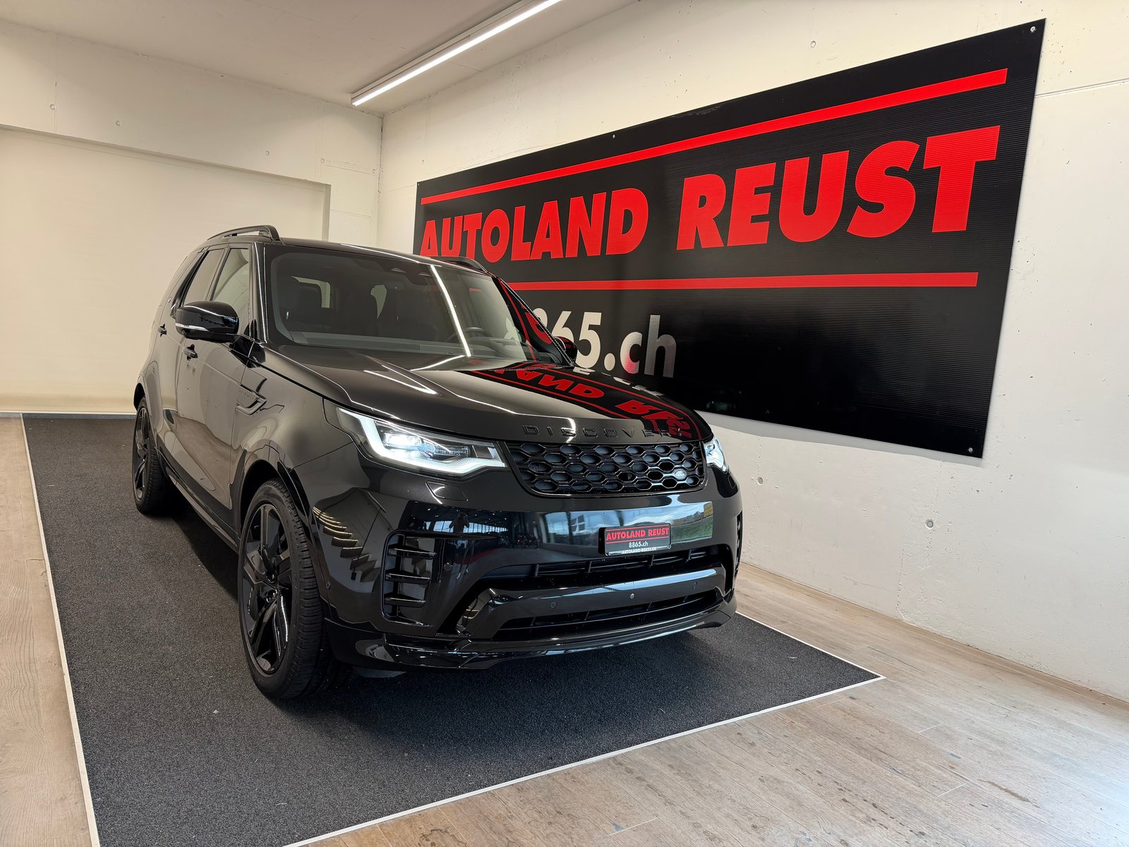 LAND ROVER Discovery 3.0D I6 300 R-Dynamic HSE AWD Automatic