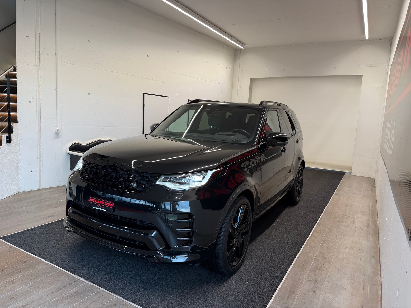 LAND ROVER Discovery 3.0D I6 300 R-Dynamic HSE AWD Automatic, Diesel, Occasion / Utilisé, Automatique - 3