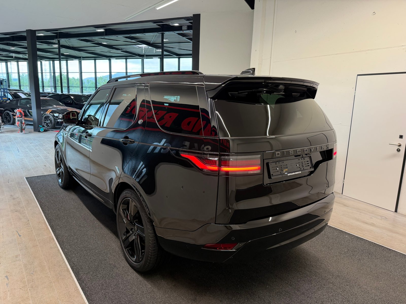LAND ROVER Discovery 3.0D I6 300 R-Dynamic HSE AWD Automatic, Diesel, Occasion / Utilisé, Automatique - 6