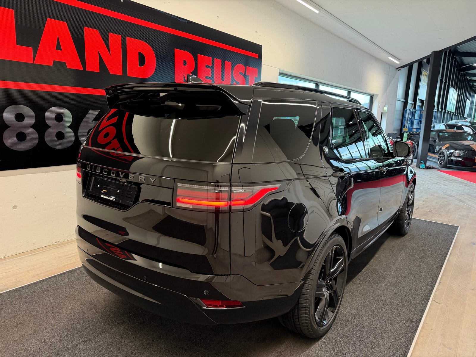 LAND ROVER Discovery 3.0D I6 300 R-Dynamic HSE AWD Automatic, Diesel, Occasion / Utilisé, Automatique - 7