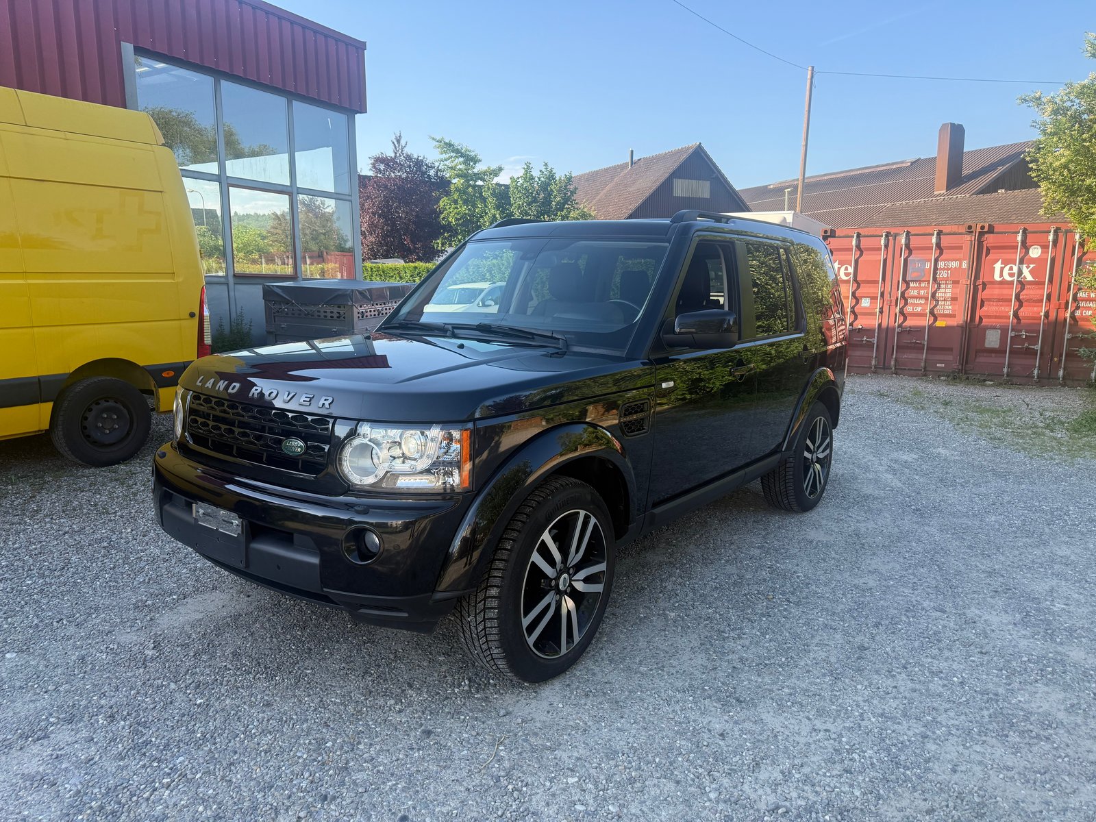 LAND ROVER Discovery 3.0 TDV6 BlackWhite Automatic