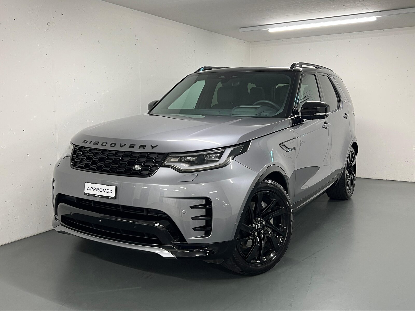 LAND ROVER Discovery 3.0 D I6 300 Dynamic SE