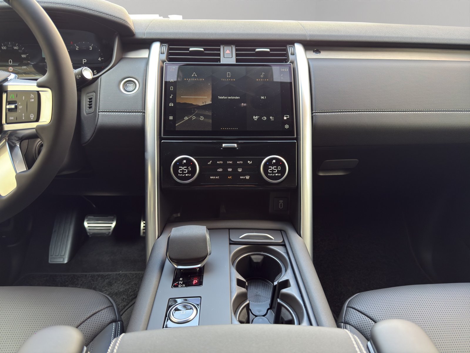 LAND ROVER Discovery 3.0 D I6 250 Dynamic HSE, Mild-Hybrid Diesel/Electric, Ex-demonstrator, Automatic - 7
