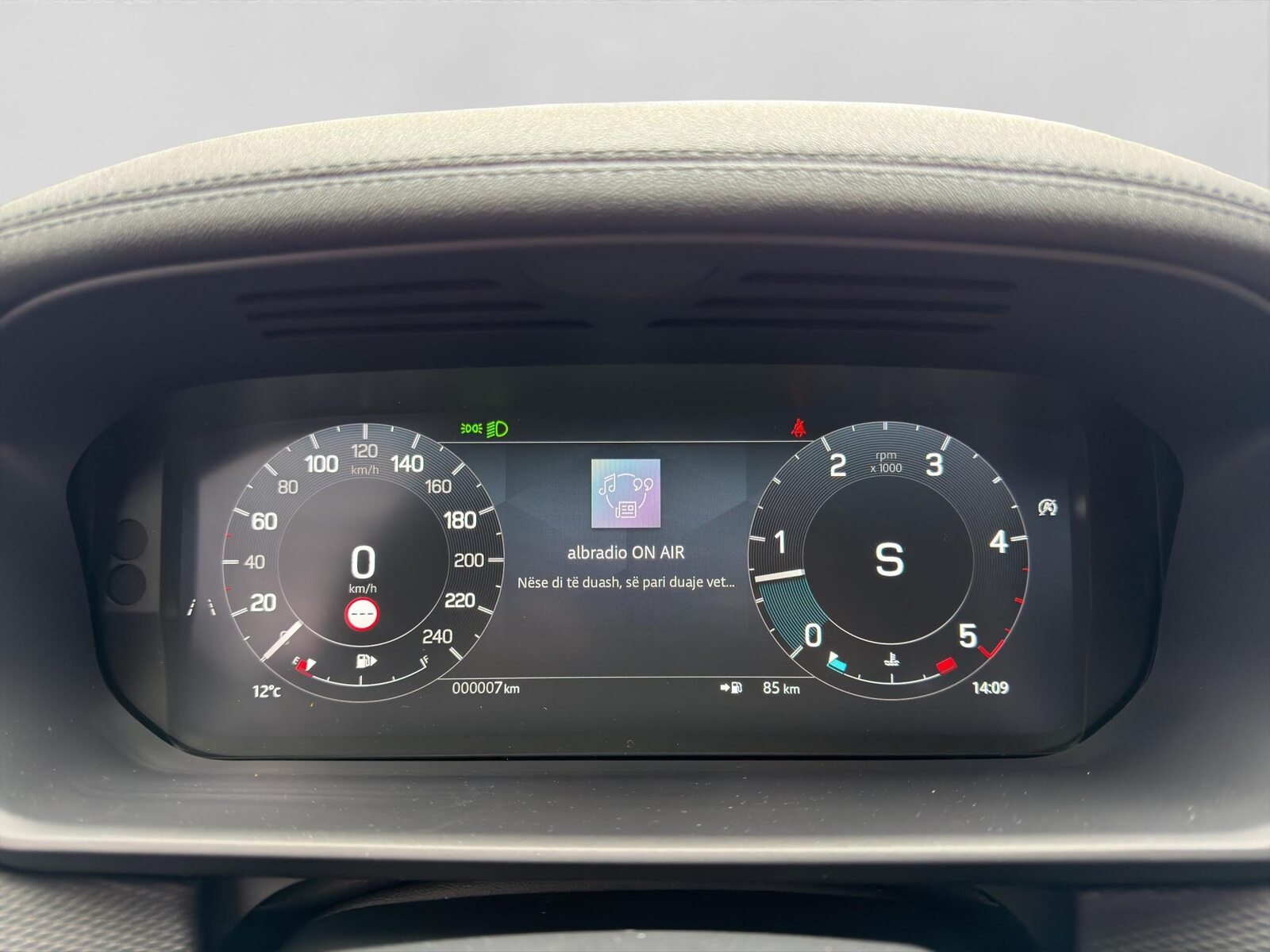 LAND ROVER Discovery 3.0 D I6 350 Dynamic HSE, Mild-Hybrid Diesel/Electric, Ex-demonstrator, Automatic - 4