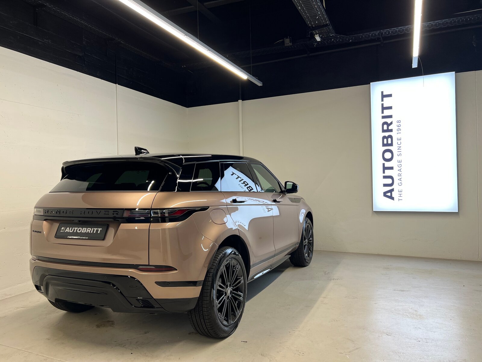 LAND ROVER Range Rover Evoque 1.5 T 270e Autobiography, Plug-in-Hybrid Petrol/Electric, New car, Automatic - 2