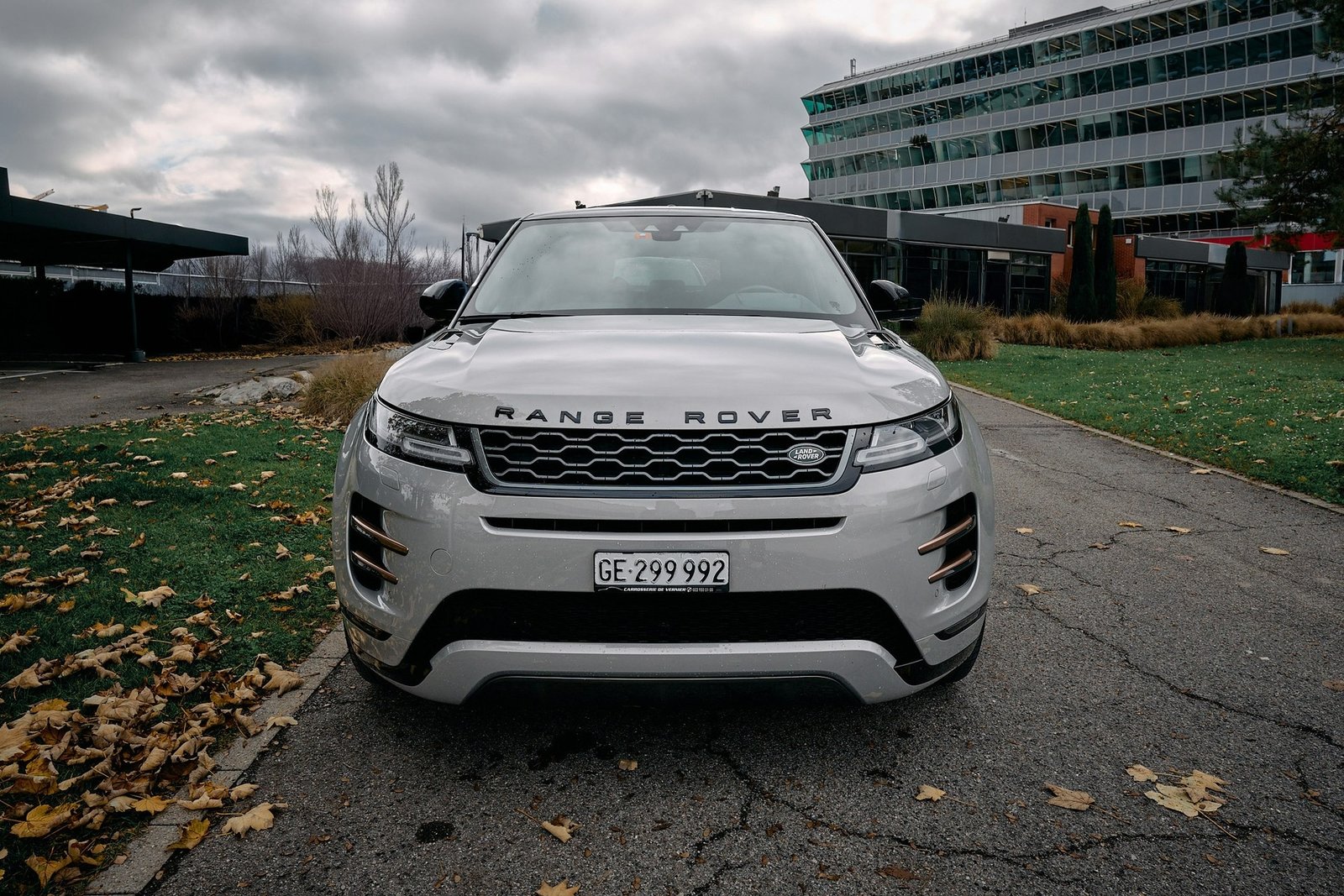 LAND ROVER Range Rover Evoque 2.0 T 250 R-Dynamic HSE, Benzin, Occasion / Gebraucht, Automatik - 2