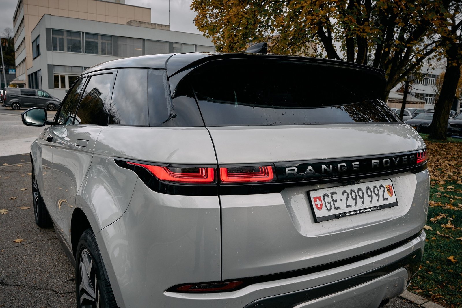 LAND ROVER Range Rover Evoque 2.0 T 250 R-Dynamic HSE, Benzin, Occasion / Gebraucht, Automatik - 5